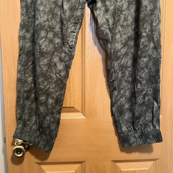 Orvis Women's Midweight Relaxed Fit Jogger - Picture 3 of 13